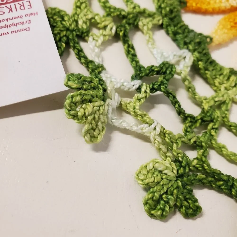 Vintage Swedish (Dalarna) 1960's Set of Hand Crocheted‎ Sunburst Flower Dollies